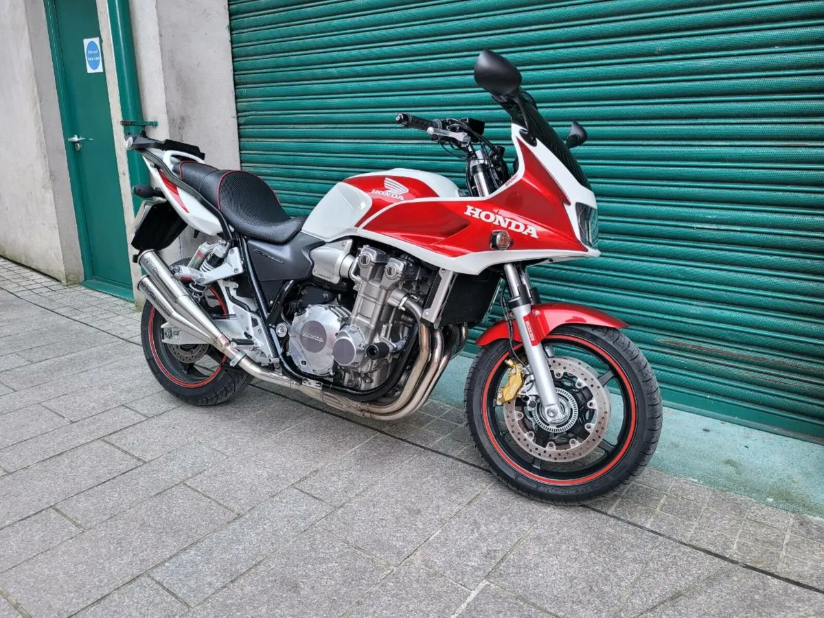 2005 honda cb1300 muscle motorbike