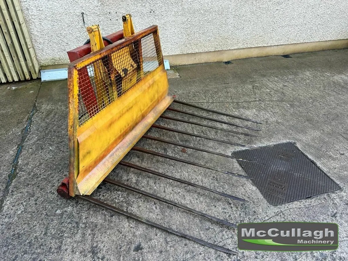 Used McKenna 9 Tine Push-off Buckrake - Image 1