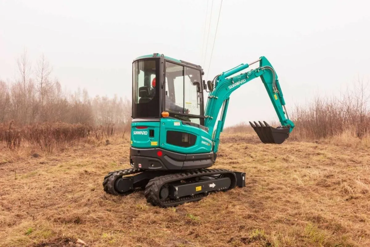 SunwardSWE 25UF Mini Excavator - Image 4