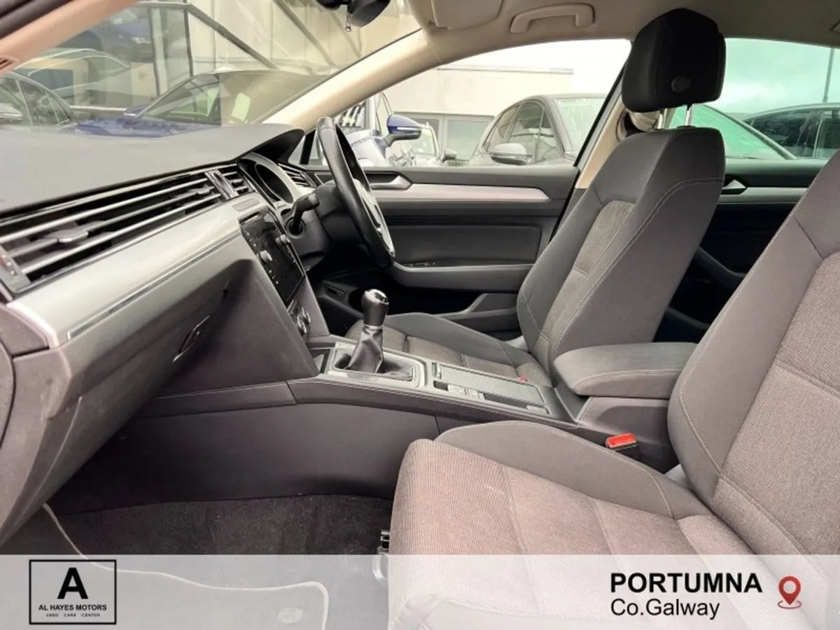 Volkswagen Passat Comfortline BE 2.0 TDI 6speed 1 - Image 4