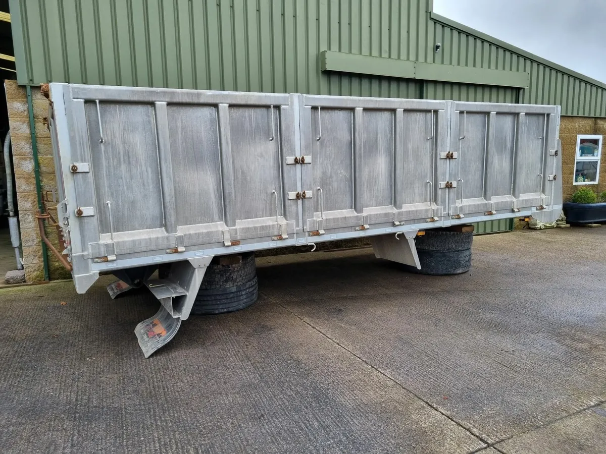 Wilcox 17ft6" Alloy Treble Dropside tipper body - Image 3