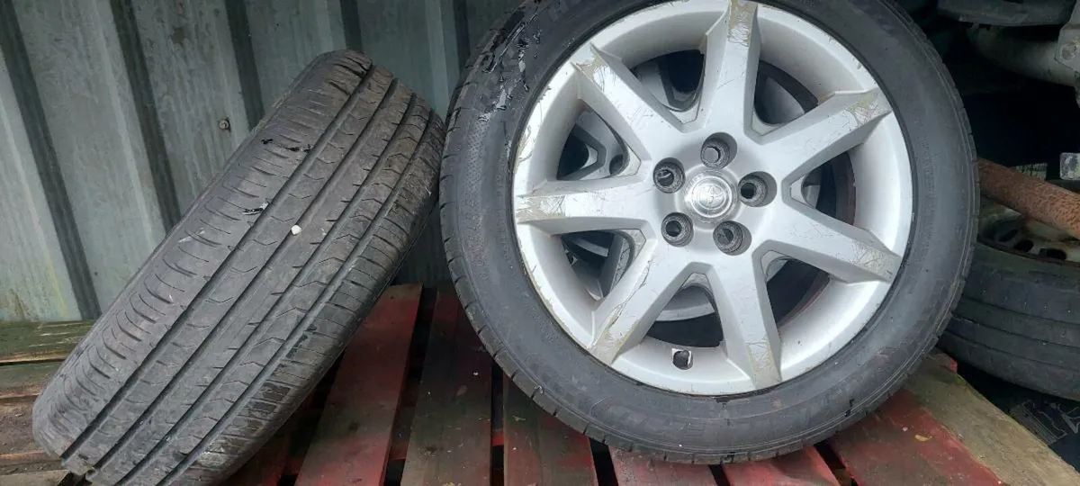 Toyota prius alloy wheels 16"   195×55×16