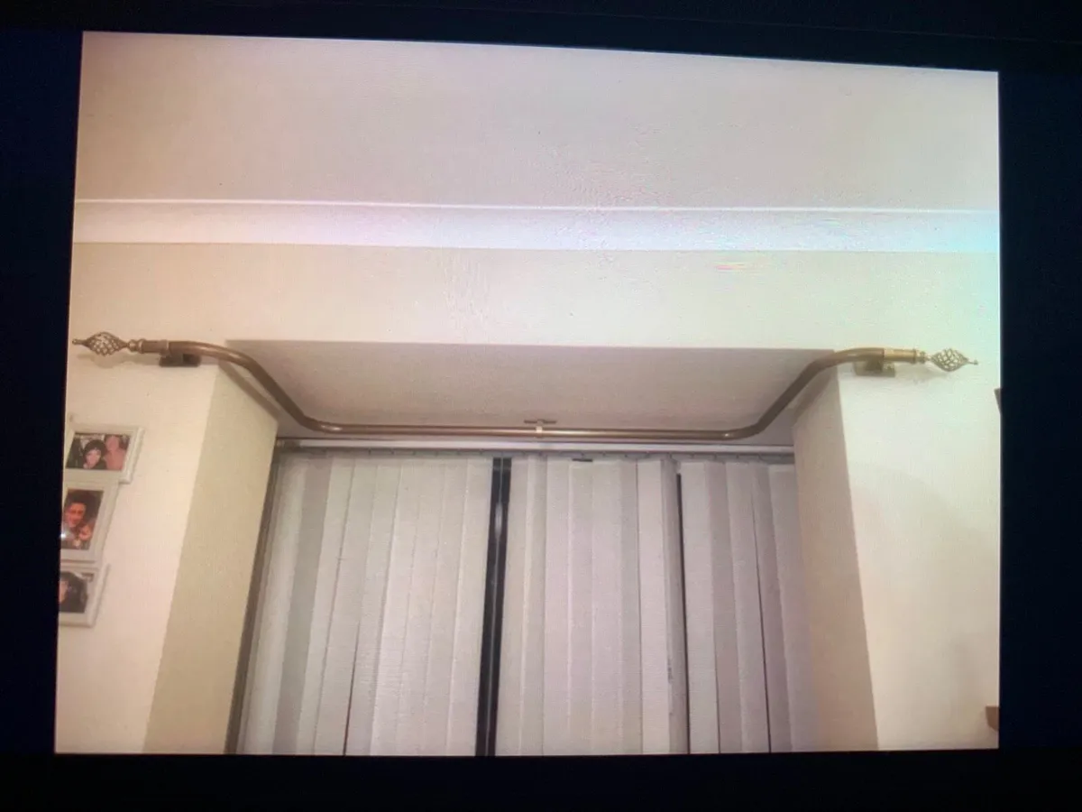 Bay window curtain poles made to fit any window - Image 1