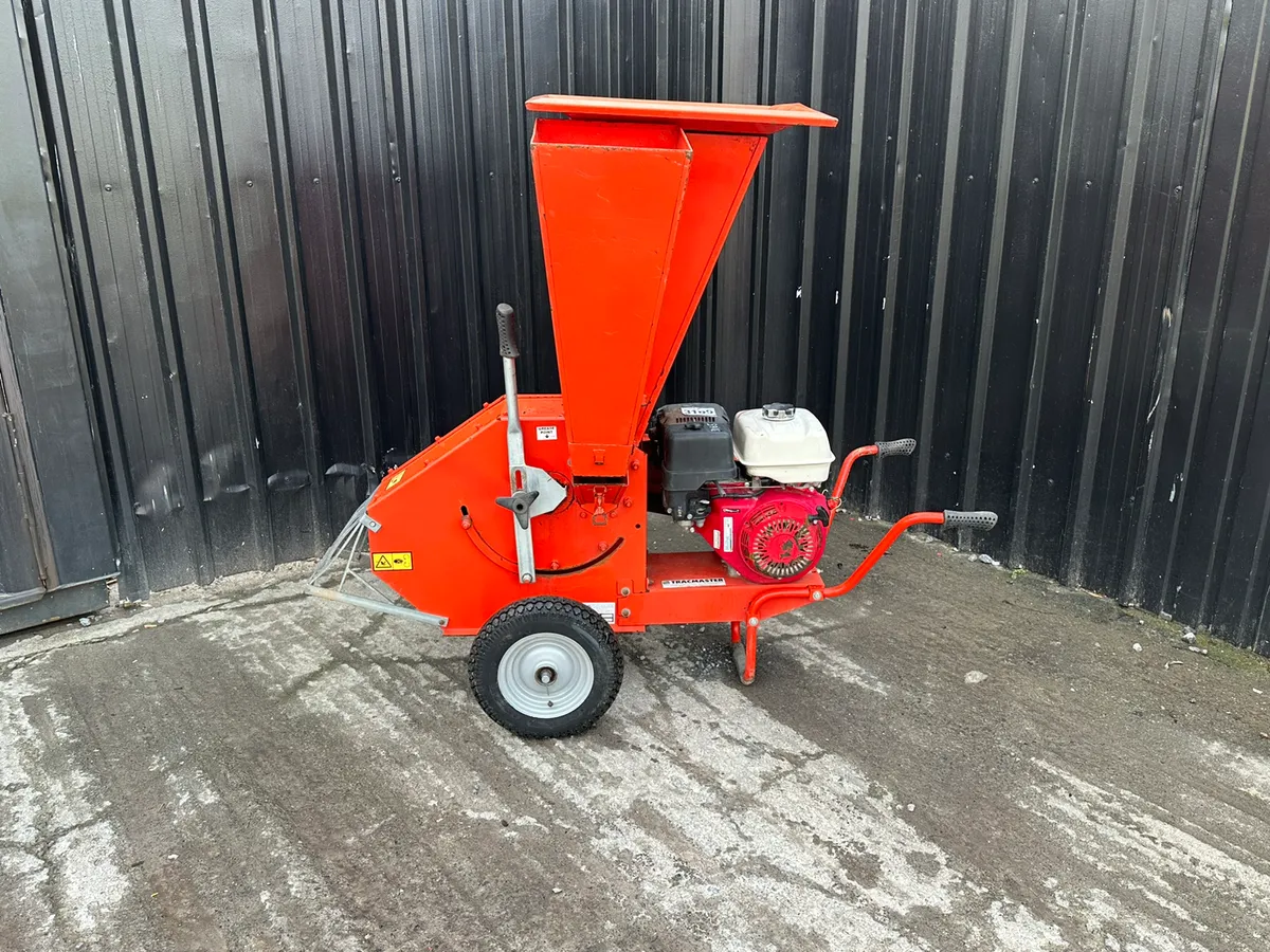 Caravggi Honda Petrol Wood Chipper - Image 1