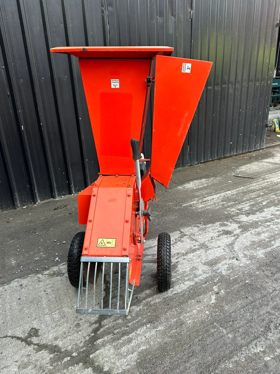 Caravggi Honda Petrol Wood Chipper - Image 2