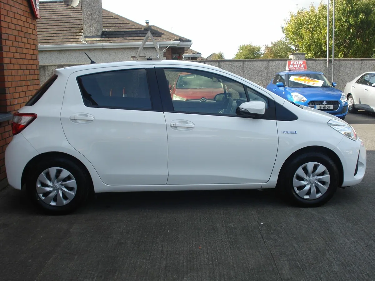 Toyota Yaris Vitz 1.5 Hybird Auto - Image 4