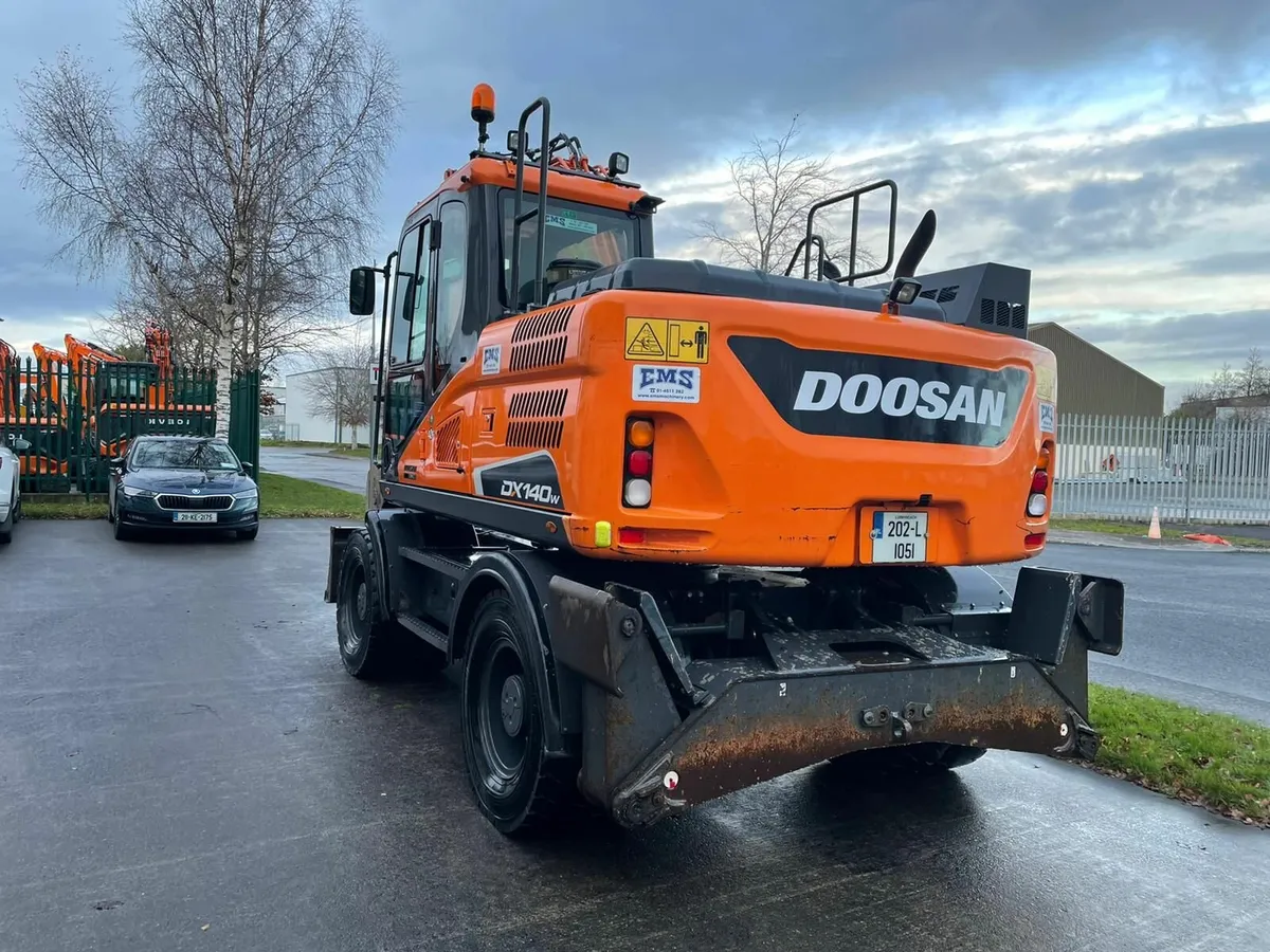 2020 Doosan DX140W-5 Wheeled Excavator - Image 4