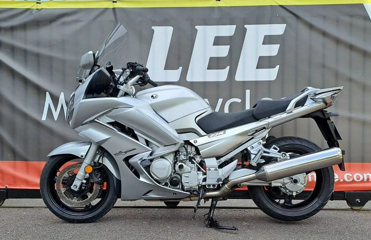 2018 YAMAHA FJR 1300 - Image 3