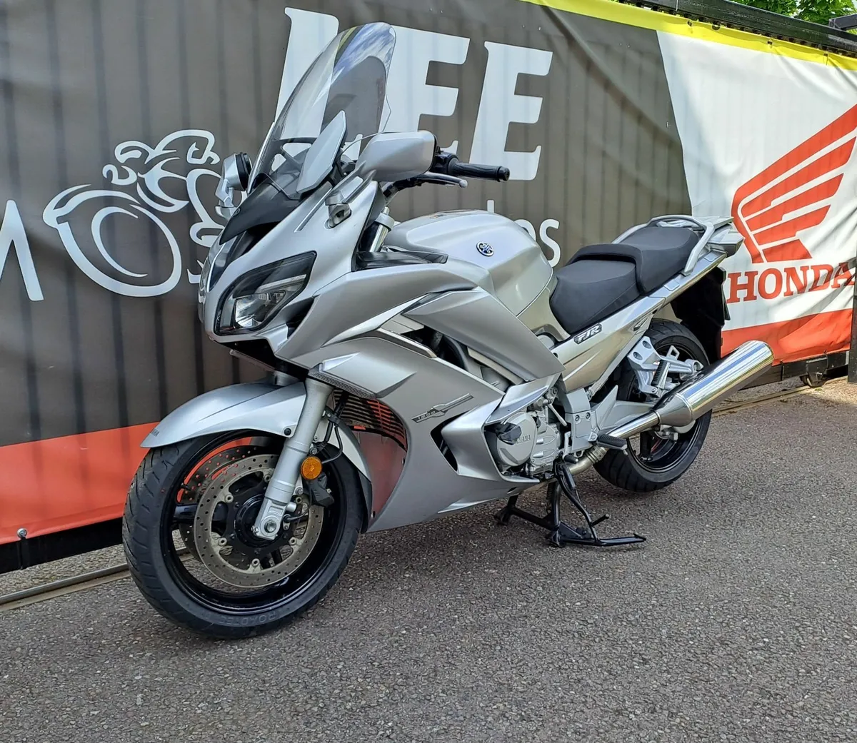 2018 YAMAHA FJR 1300 - Image 4