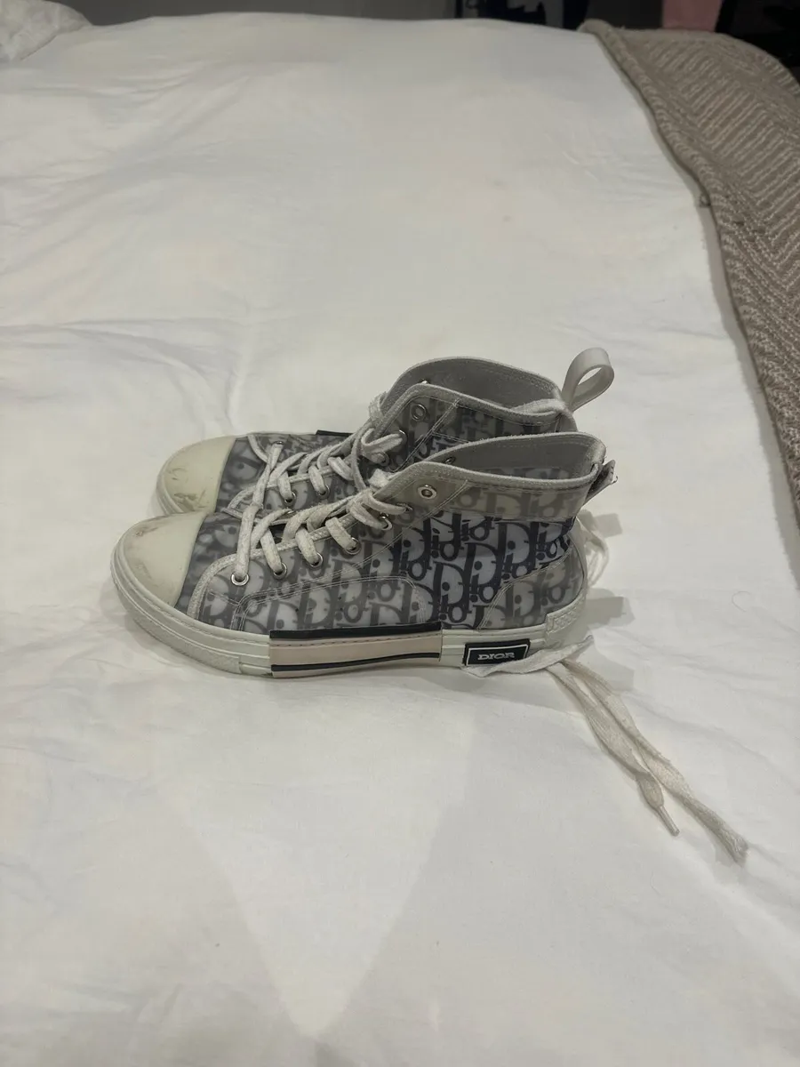 Converse hotsell dior vinted