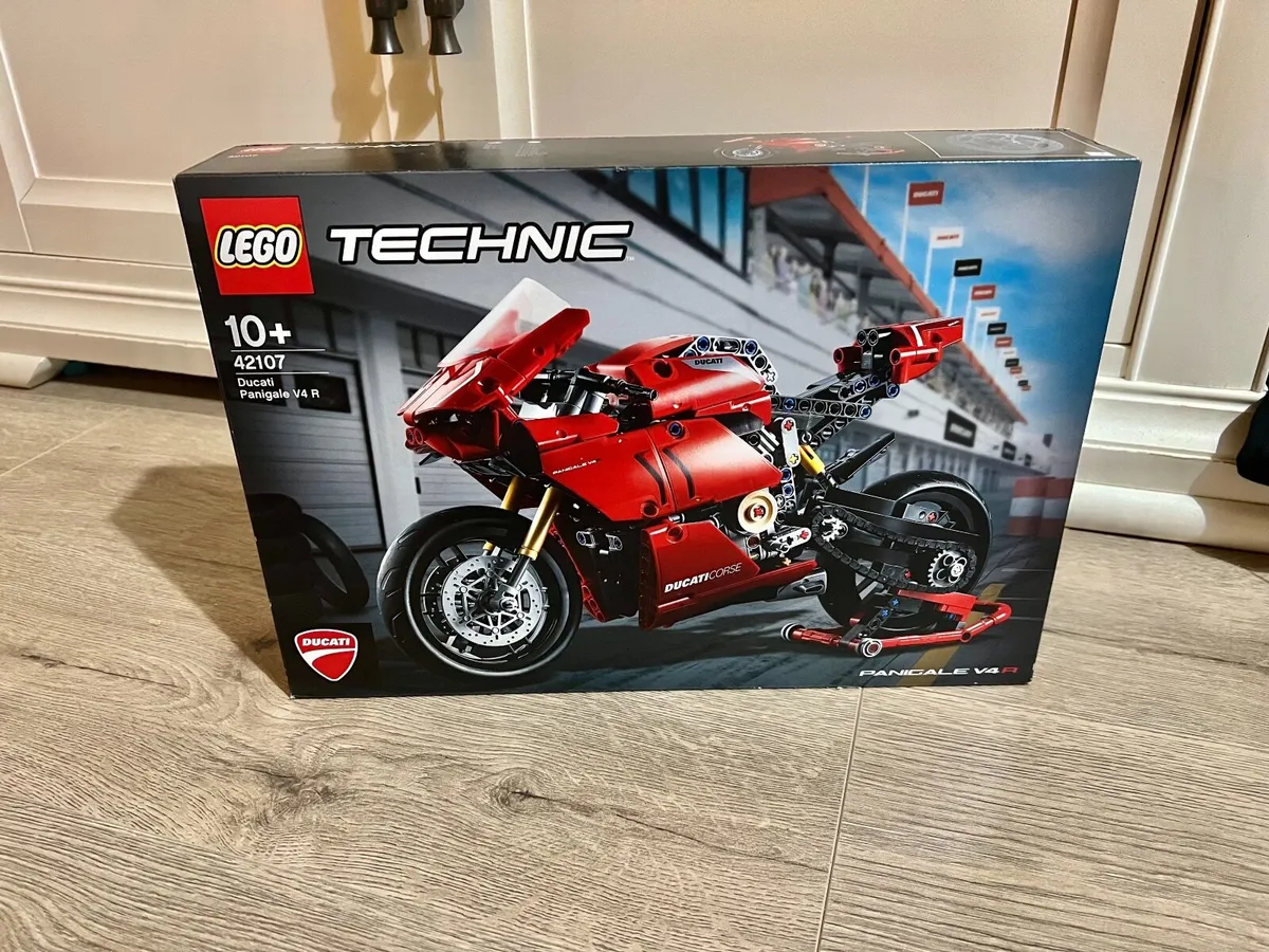 LEGO Technic 42107 Ducati Panigale V4 R