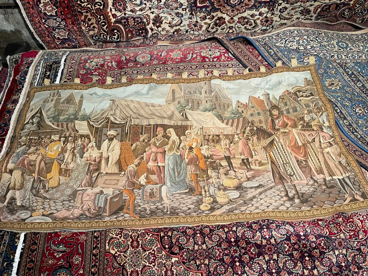 Very Large Old tapestry of a market scene - Image 1