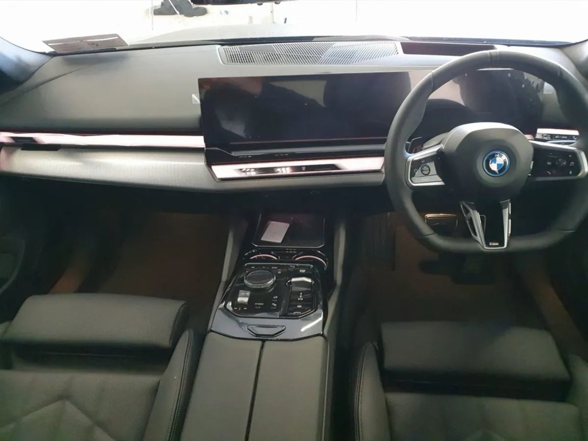 BMW i5 Edrive40 M Sport Saloon Auto - Image 4