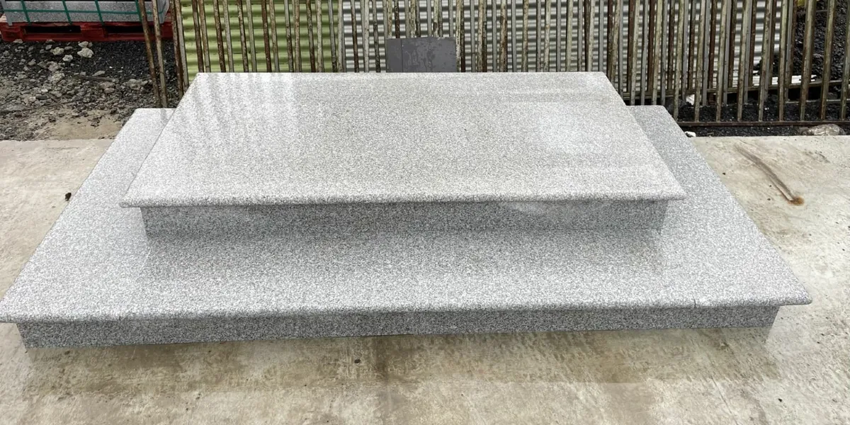 2 Tier Granite Step with Landing Pad (NEW) - Image 3