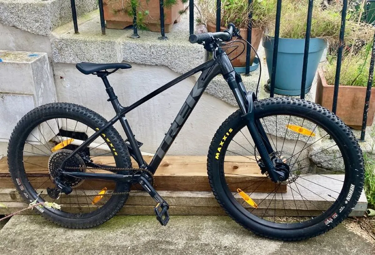 Trek roscoe 7 near me hot sale