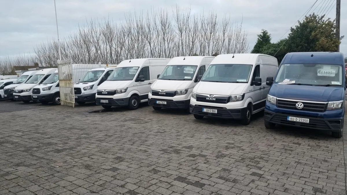 CHOICE OF CRAFTER SPRINTER MWB LWB VANS 1 OWNER - Image 1