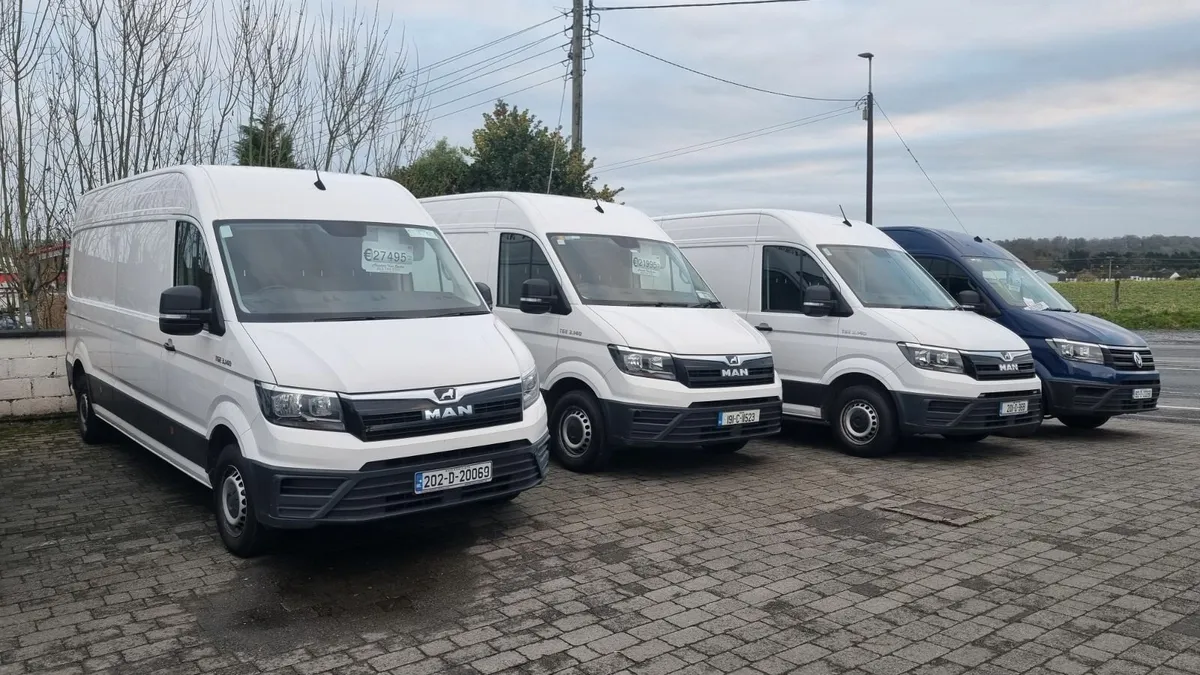 CHOICE OF CRAFTER SPRINTER MWB LWB VANS 1 OWNER - Image 3