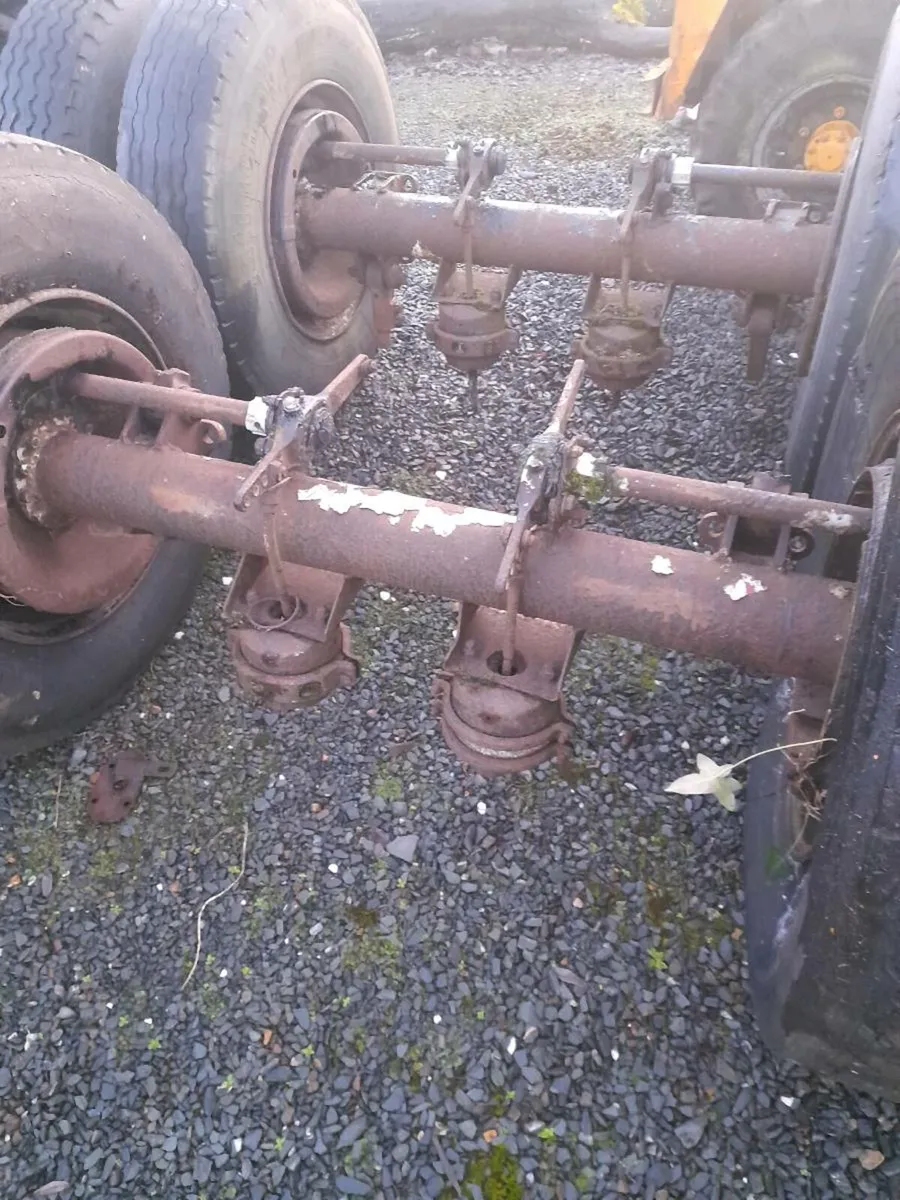 Axles X 2 York 10 stud  c/w 11r22.5 twin wheels - Image 3