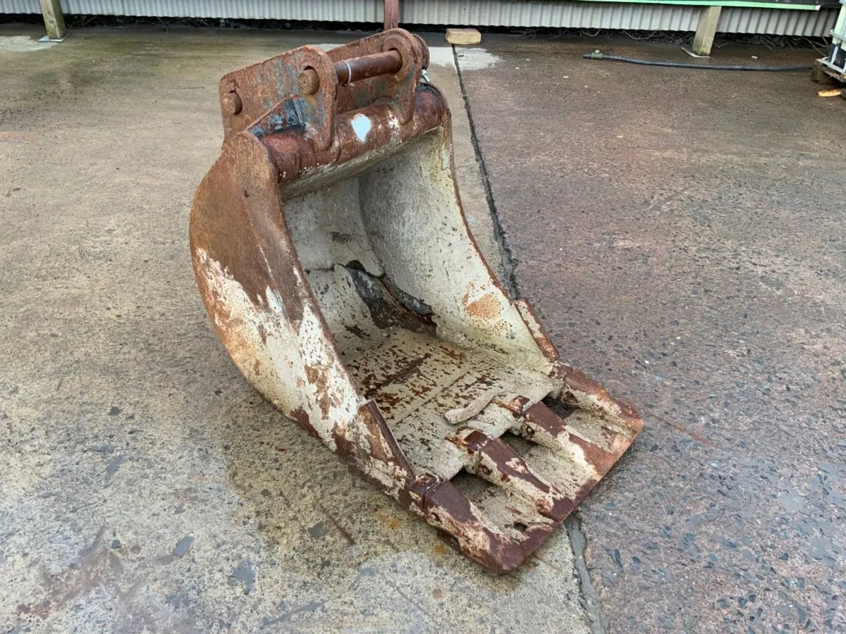 24" DIGGING BUCKET...45mm PINS..JCB 3CX....131mh - Image 1