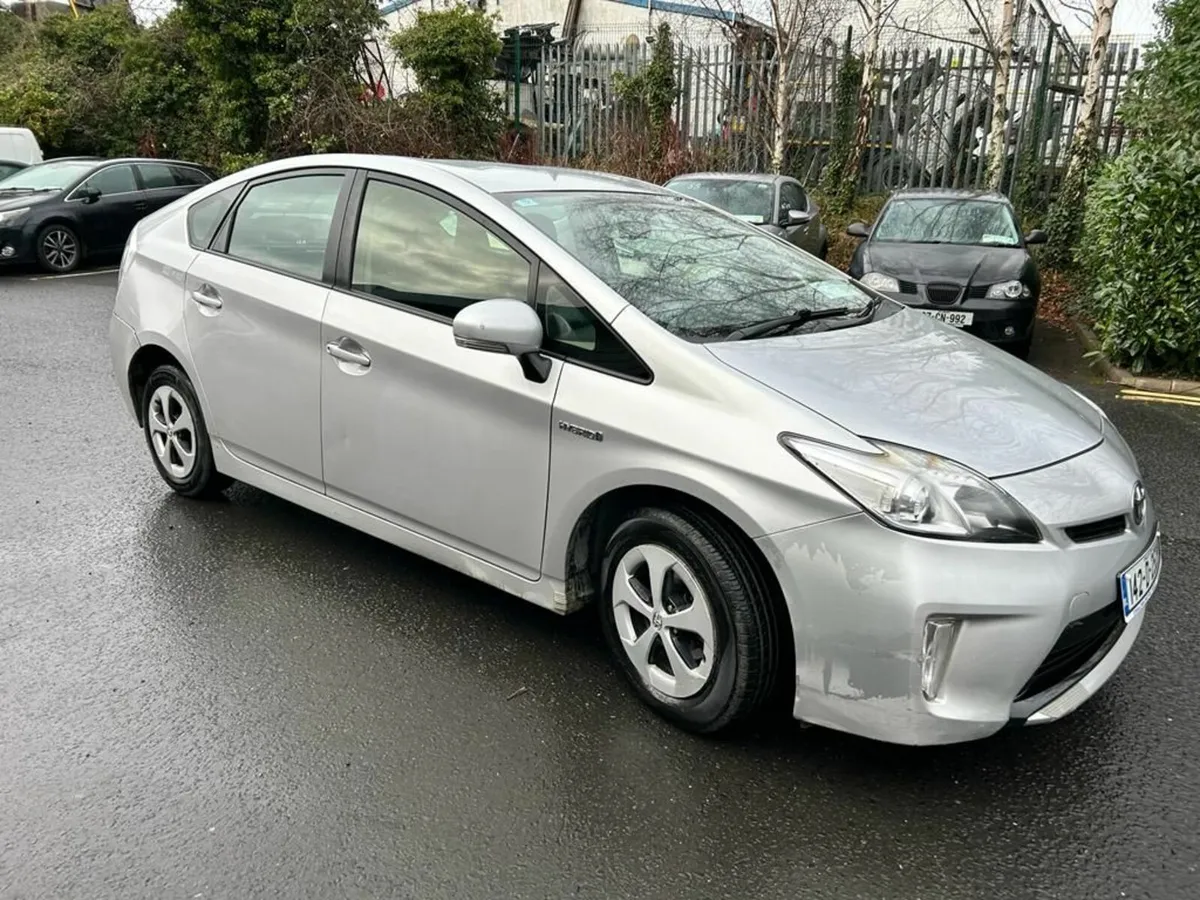 Toyota Prius / 2014 / 1.8 Petrol Hybrid / Auto - Image 3