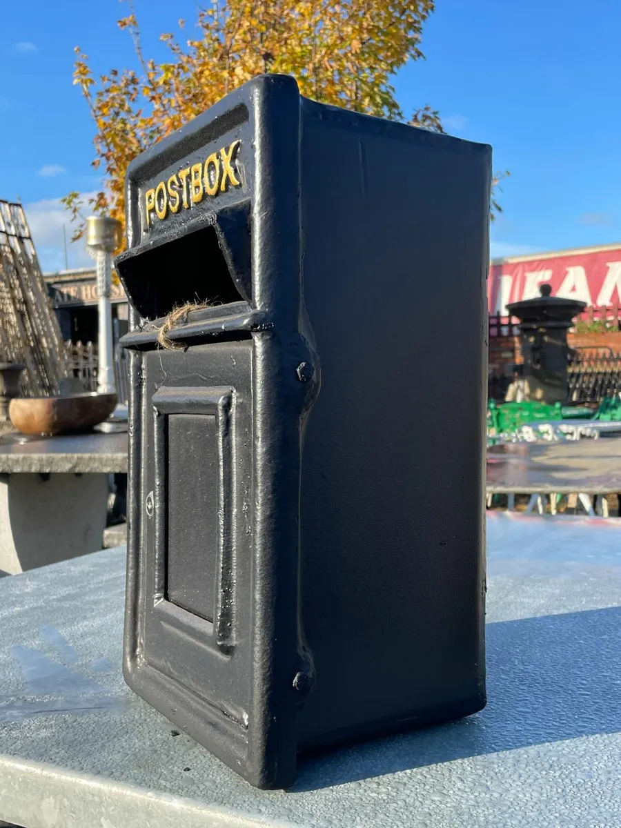 Cast Iron post box - Image 2