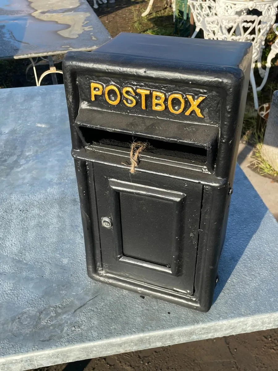 Cast Iron post box - Image 3