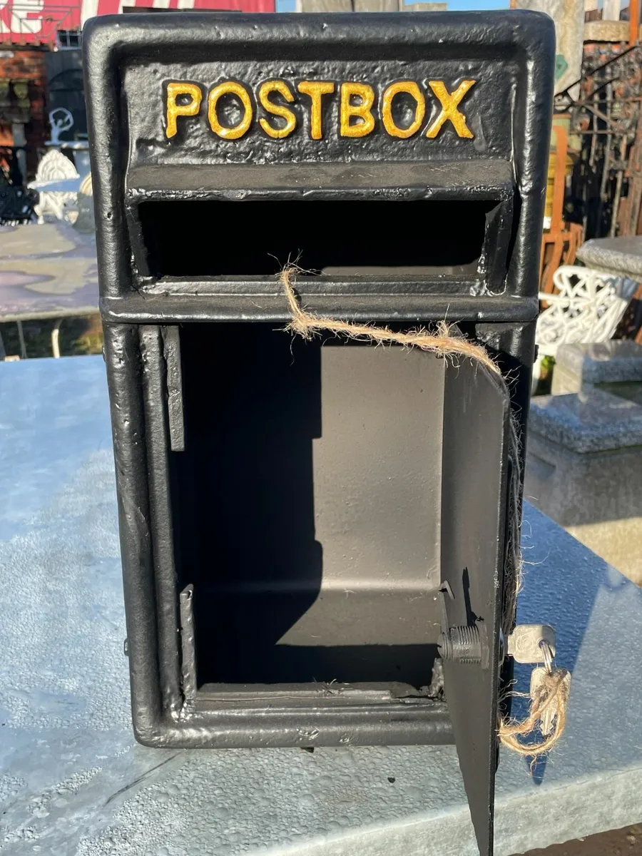 Cast Iron post box - Image 4