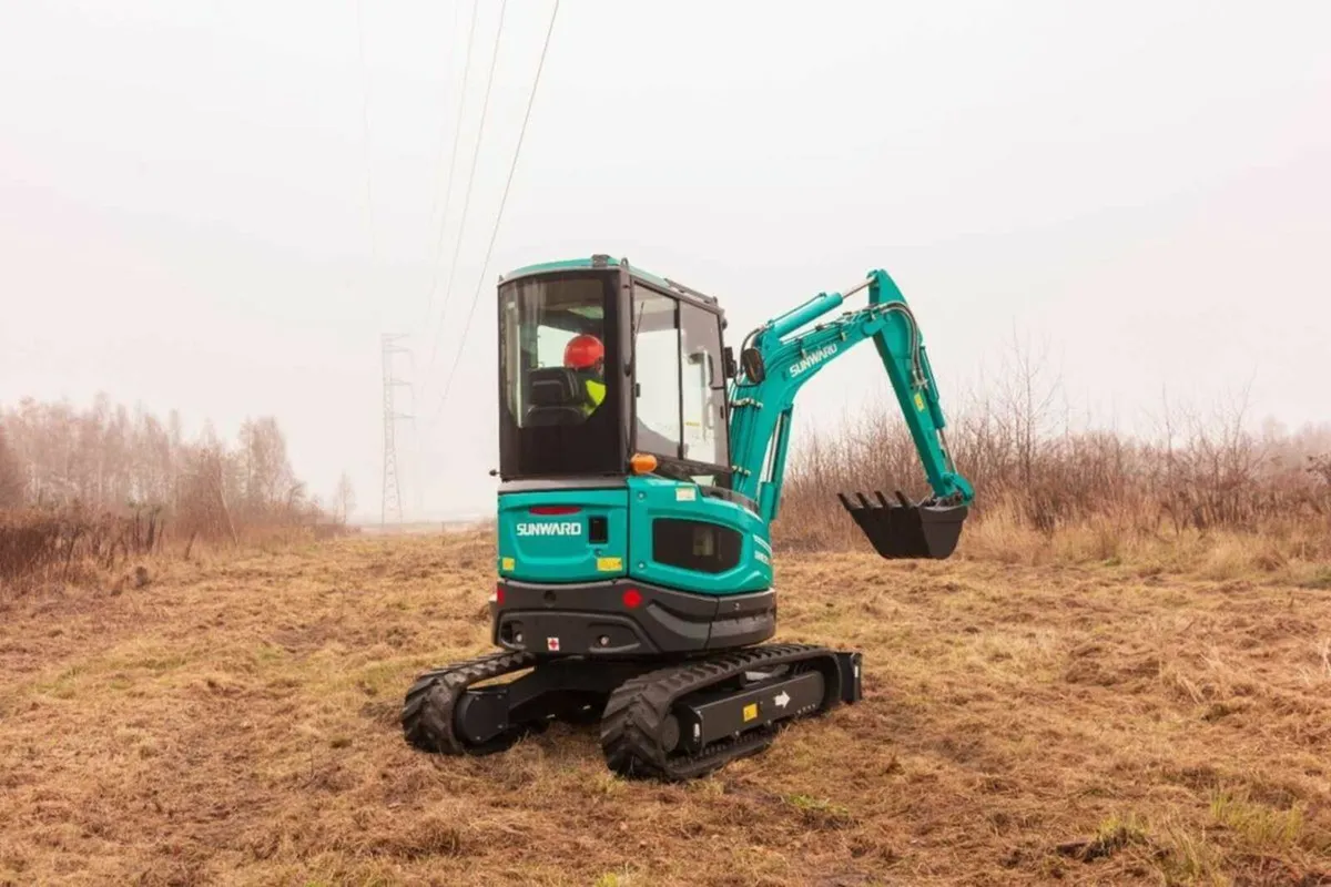 SunwardSWE 25UF Mini Excavator - Image 3