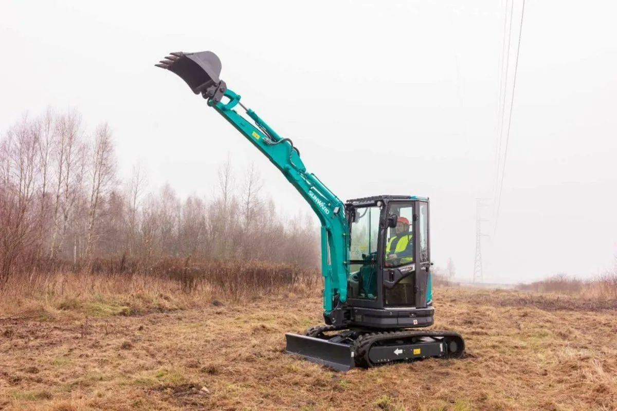 SunwardSWE 25UF Mini Excavator - Image 4