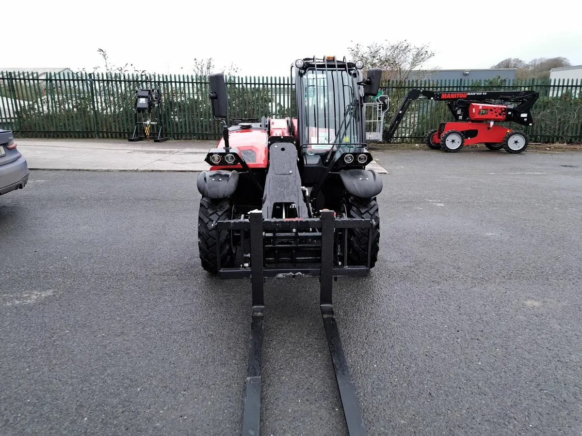 New Manitou ULM415 telescopic loader - Image 4