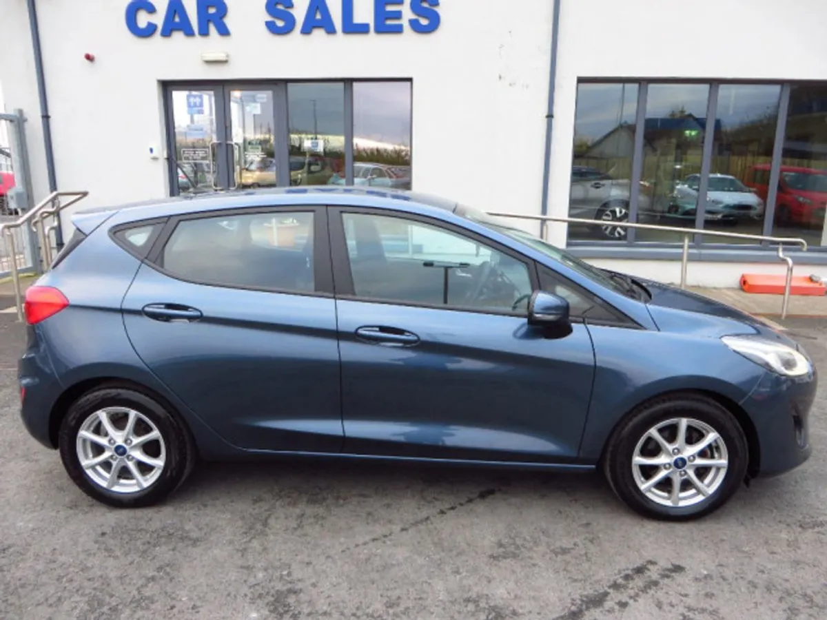 Ford Fiesta Zetec - Image 2