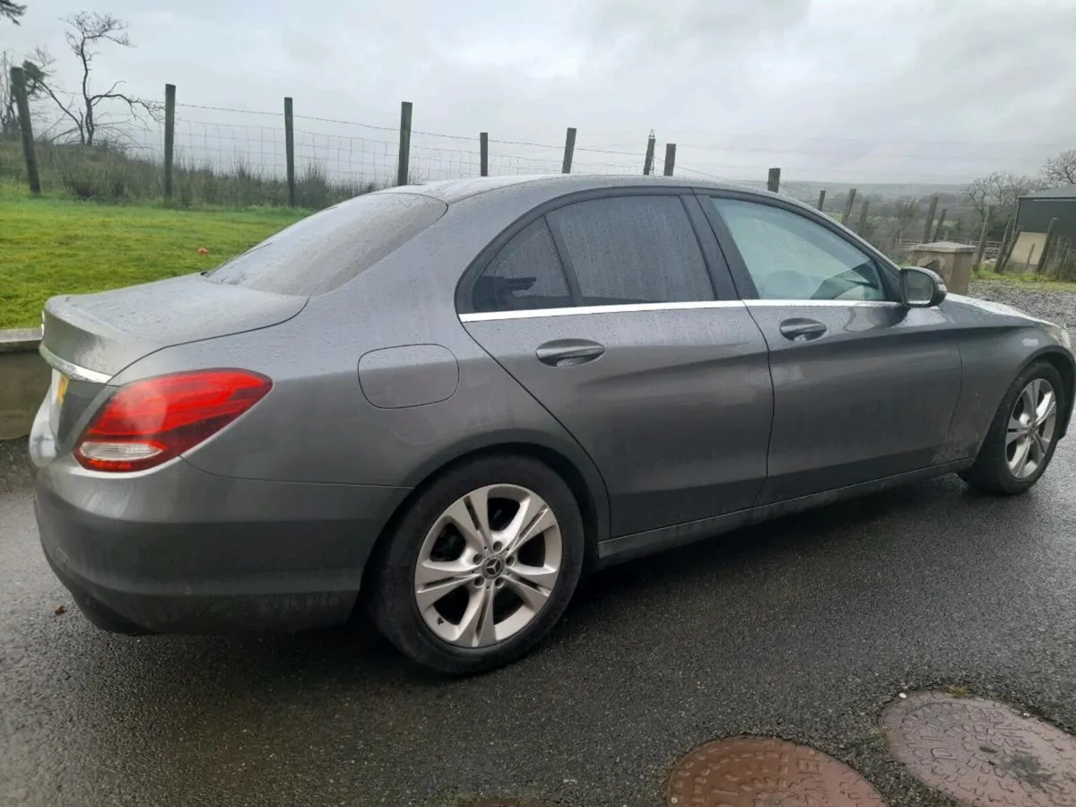 2017 mercedes c220 - Image 4