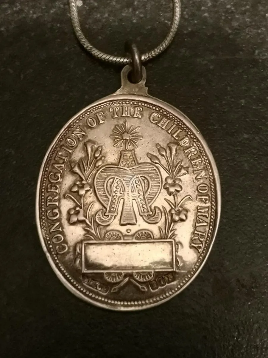 Antique silver medal on silver chain - Image 2