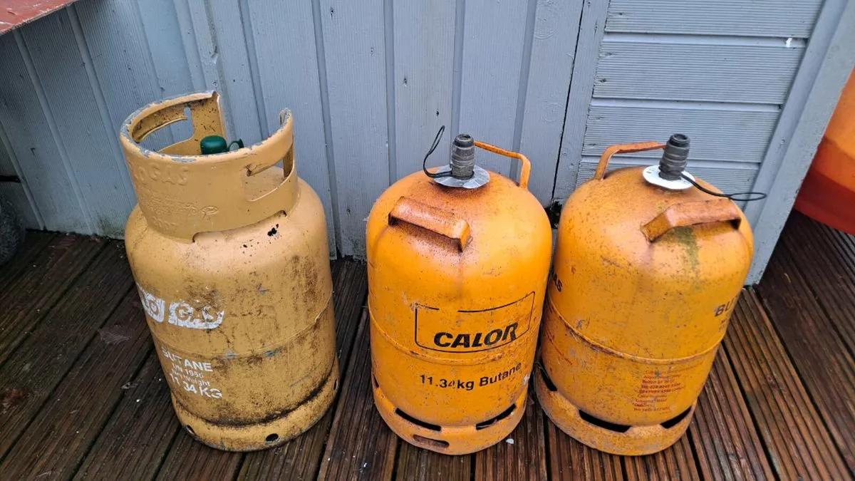 Empty gas cylinder - Image 1