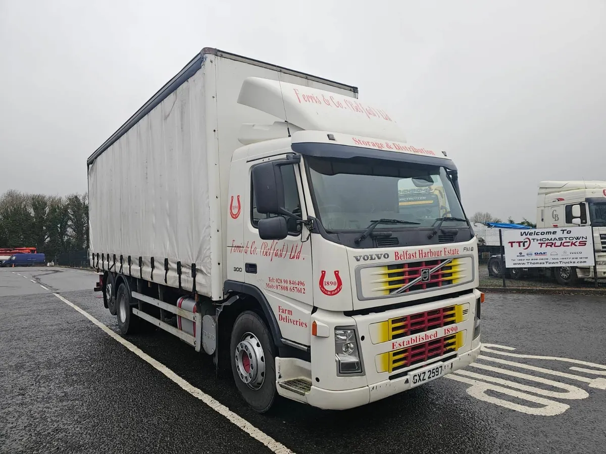 2005 VOLVO FM300 6X2 26FT Curtainsider