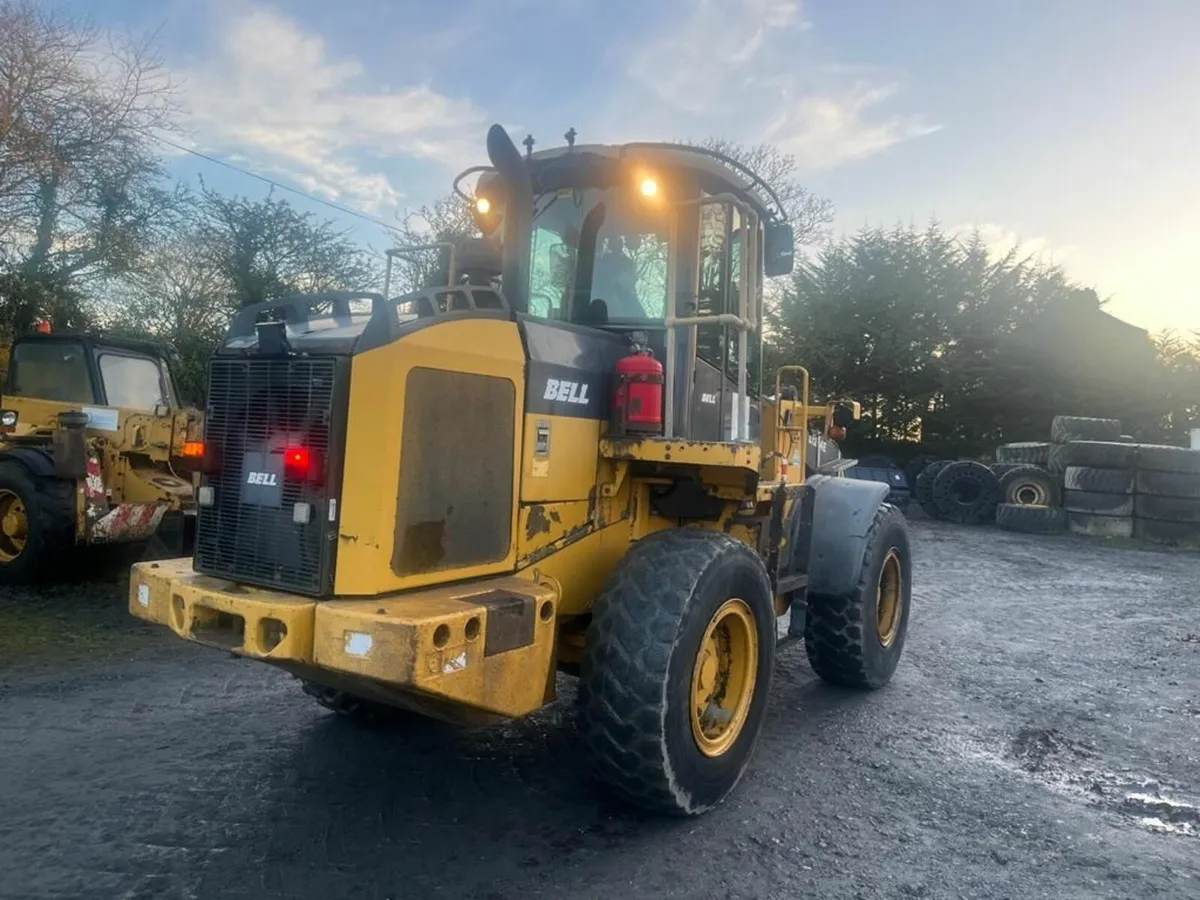 Bell 1204 Loading Shovel