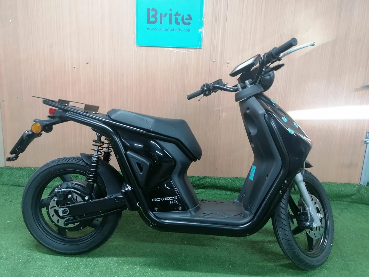 Govecs electric moped 80km range - Image 1