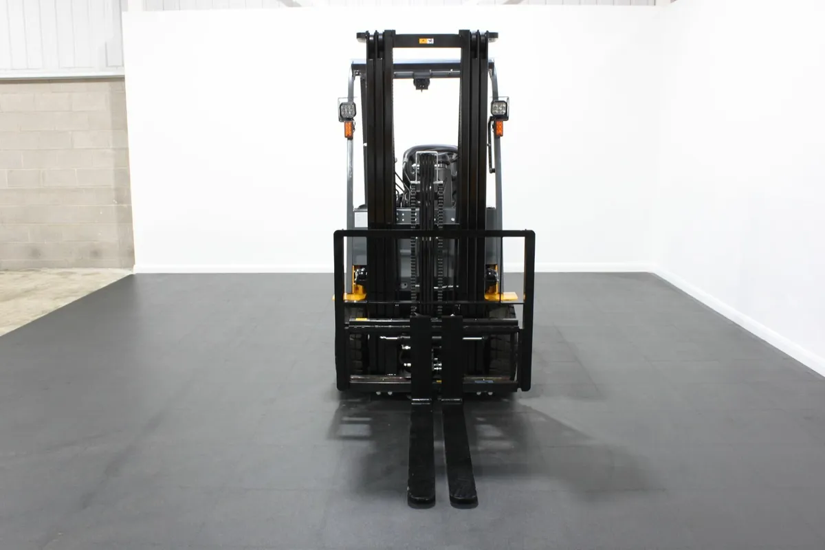 MIMA 2.0T Lithium Electric Forklift - Image 3