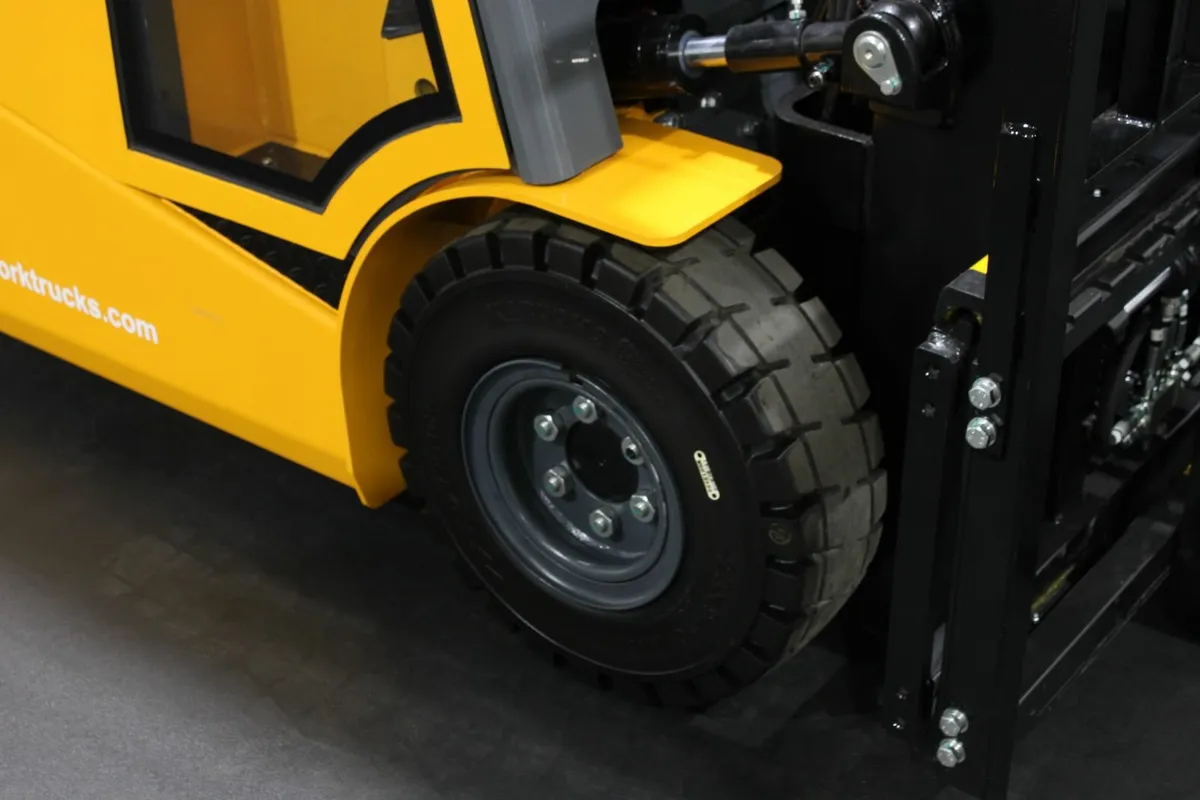 MIMA 3.0T Lithium Electric Forklift Full Cab - Image 3