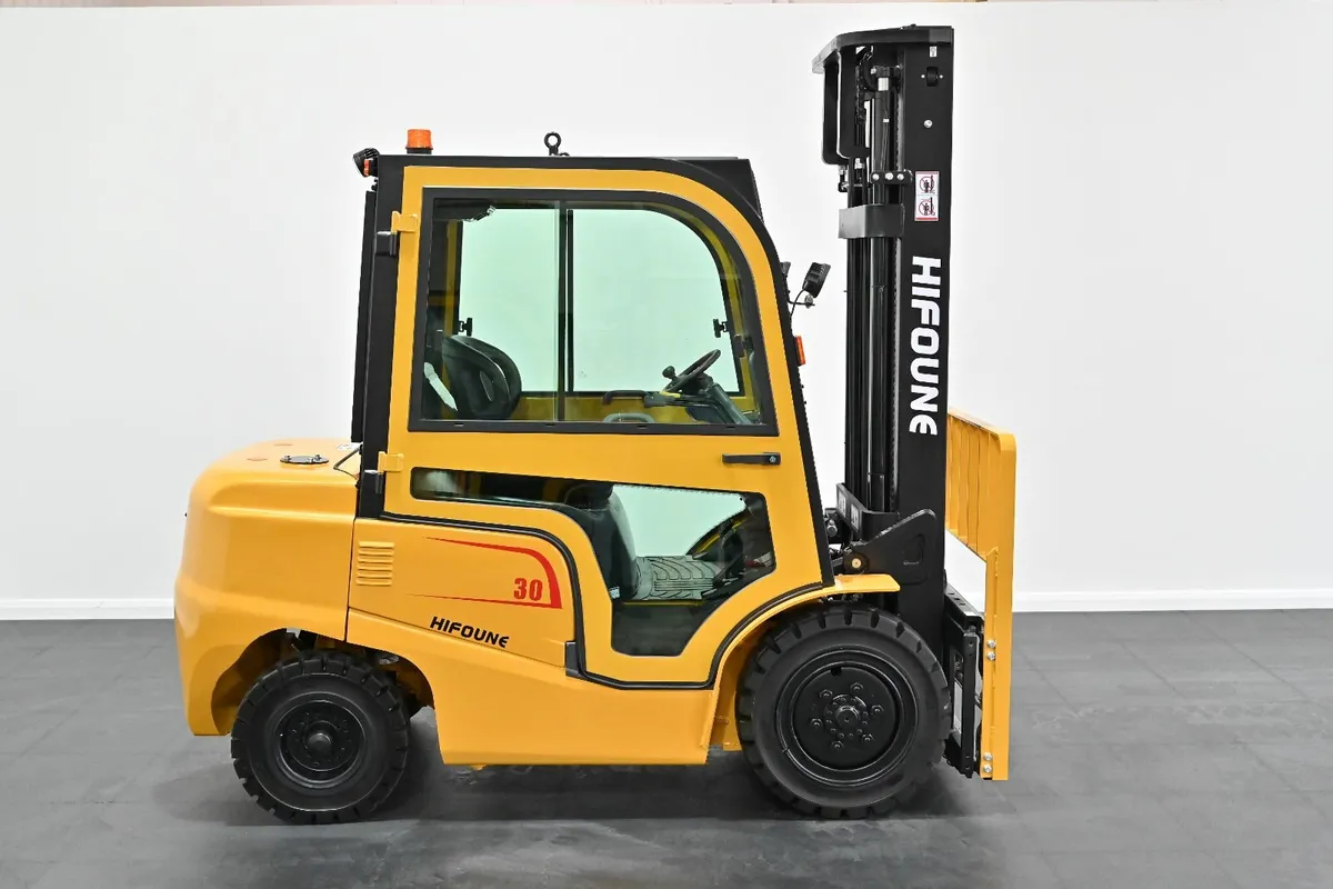 HF30 Hifoune Diesel Forklift-Full Cab-Kubota - Image 3
