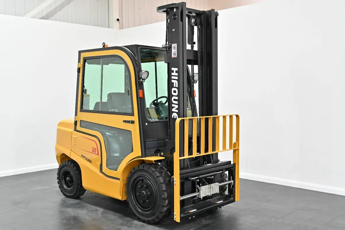 HF30 Hifoune Diesel Forklift-Full Cab-Kubota - Image 1