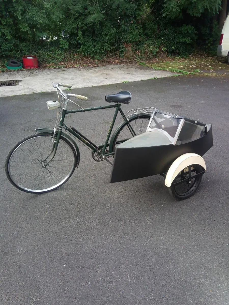 Vintage bicycle and sidecar - Image 1