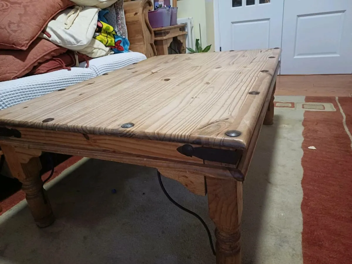 Mexican pine store coffee table