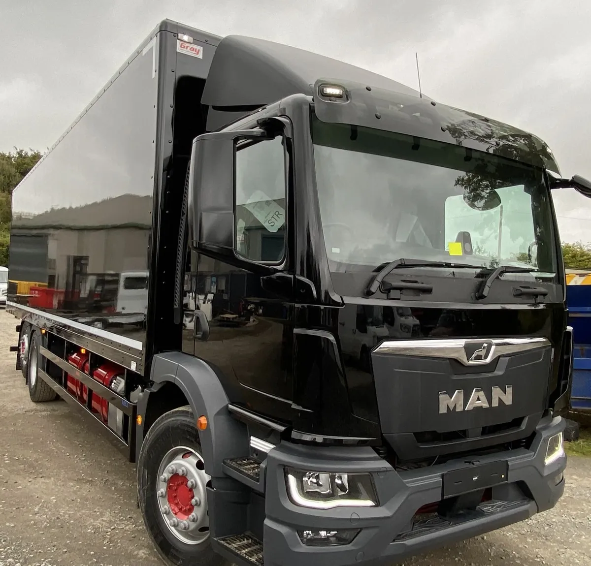 New & Use Tractor Units Repainted,  Gray's Kilcock - Image 3