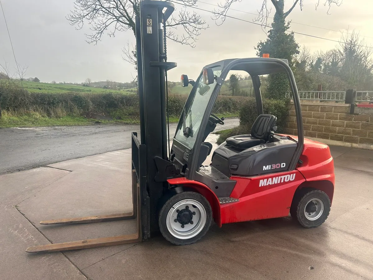 2018 manitou 3 ton forklift - Image 2