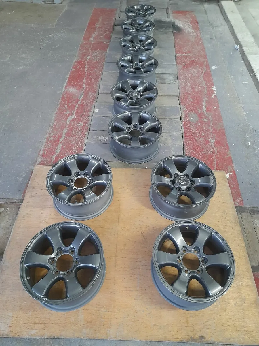 Genuine Landcruiser alloys 17" + Center caps/FREE - Image 1