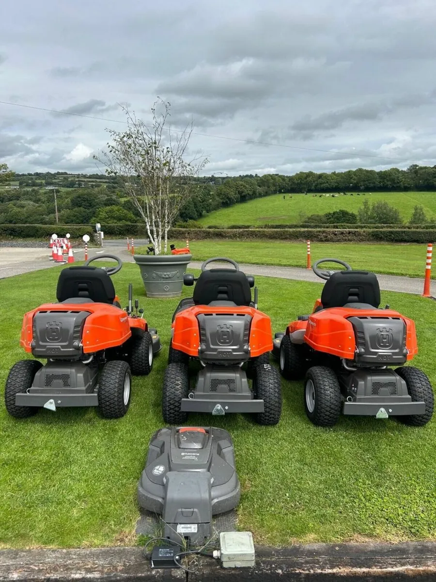 Husqvarna ride on lawnmower - Image 3