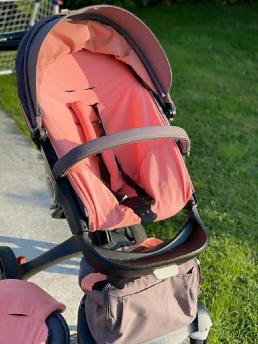 Stokke Xplory V5 pram set - Image 1