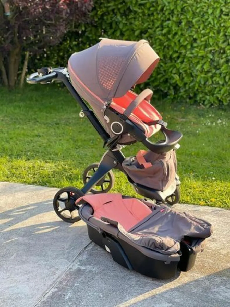 Stokke Xplory V5 pram set - Image 2