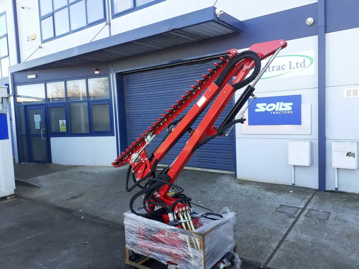 (€4065+VAT=€5000) 23ft Fingerbar Hedgecutter